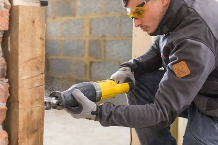 Pilarka szablasta Stanley FatMax 900W