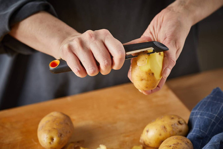 Skrobaczka z ruchomą głowicą Fiskars 1014419