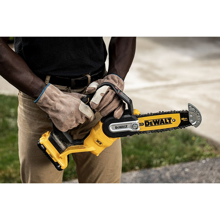Akumulatorowa piła łańcuchowa 20cm DeWalt DCMPS520
