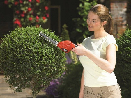 Akumulatorowe nożyce do trawy i żywopłotu Black & Decker GSBD700-QW