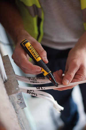 Bezkontaktowy wykrywacz napięcia Stanley FatMax FMHT82567-0