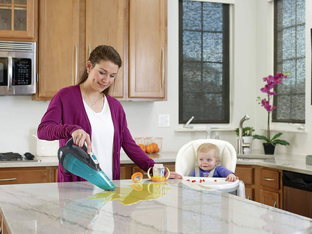 Akumulatorowy odkurzacz bezprzewodowy na sucho i mokro Dustbuster Black & Decker WDA320J-QW