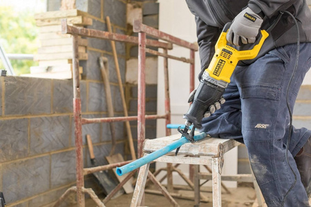 Pilarka szablasta Stanley FatMax 900W