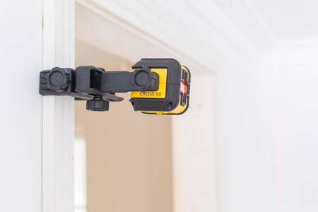 Laser krzyżowy samopoziomujący CROSS90 czerwony Stanley