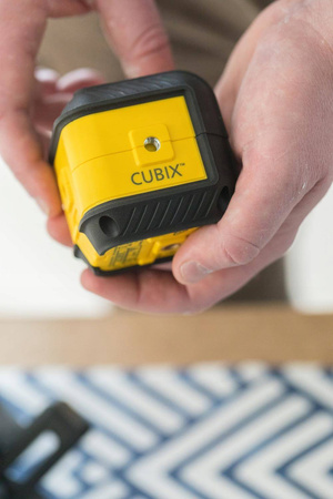 Laser krzyżowy STANLEY Cubix 12m czerwony STHT77498-1