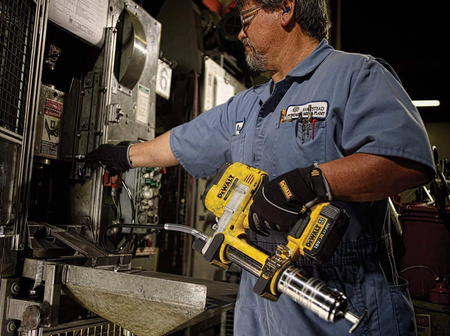 Smarownica akumulatorowa DeWalt 18V XR 4Ah