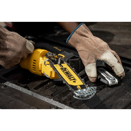 Akumulatorowa piła łańcuchowa 20cm DeWalt DCMPS520
