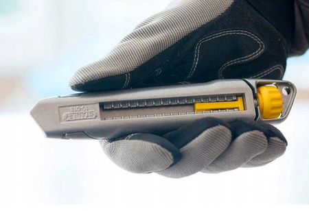 Nóż z ostrzem łamanym STANLEY INTERLOCK 4-10-018