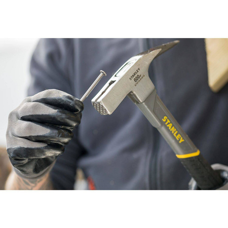 Młotek Stanley Fiberglass 600g ciesielski