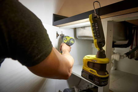 Akumulatorowa lampa warsztatowa 1-panelowa 900 Lm 18V ONE+ Ryobi