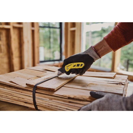 Wysuwany nóż uniwersalny składany